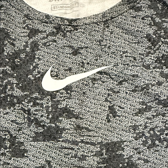 Kid’s Nike Black and Gray Camo Tee Size L - Picture 2 of 8